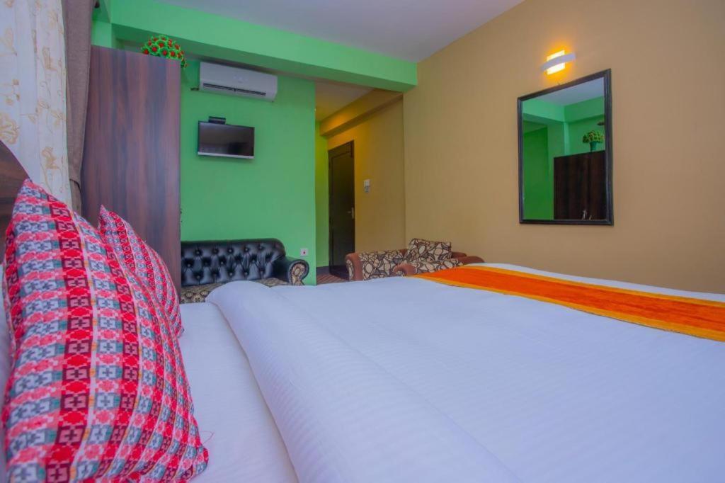 Oyo 492 Hotel Yeti Home カトマンズ エクステリア 写真