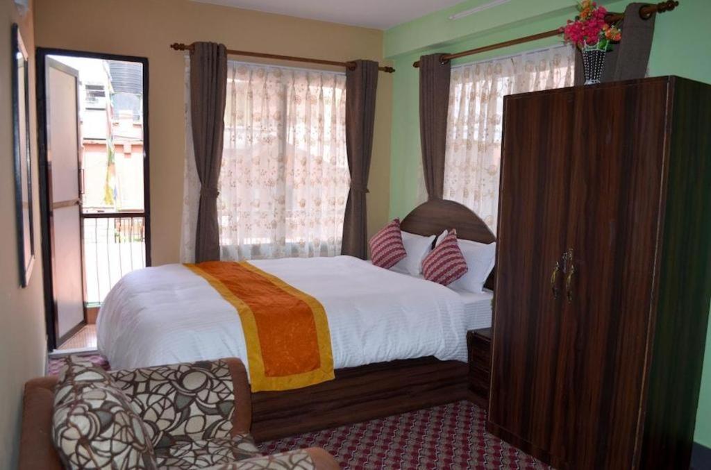 Oyo 492 Hotel Yeti Home カトマンズ エクステリア 写真